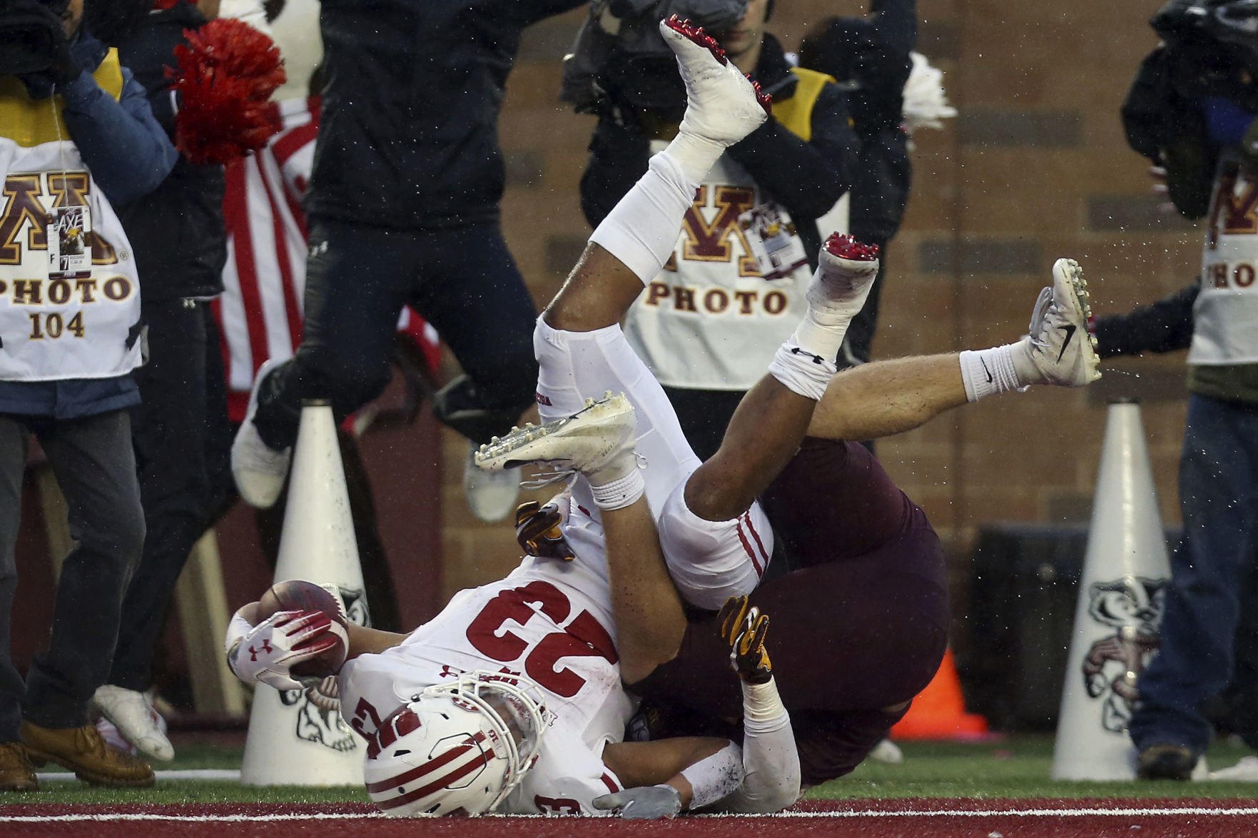 Badgers 38, Golden Gophers 17